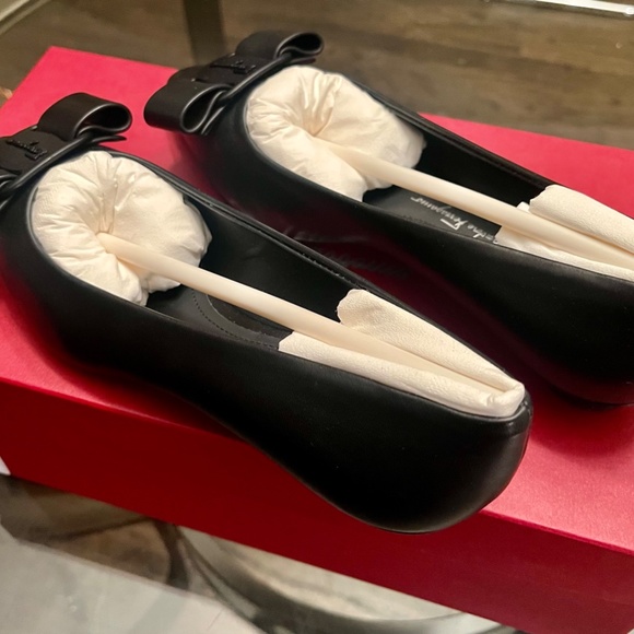 Salvatore Ferragamo Viva Ballet Flats - Picture 2 of 7